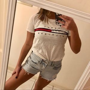 ❌SOLD❌Tommy Hilfiger T-shirt